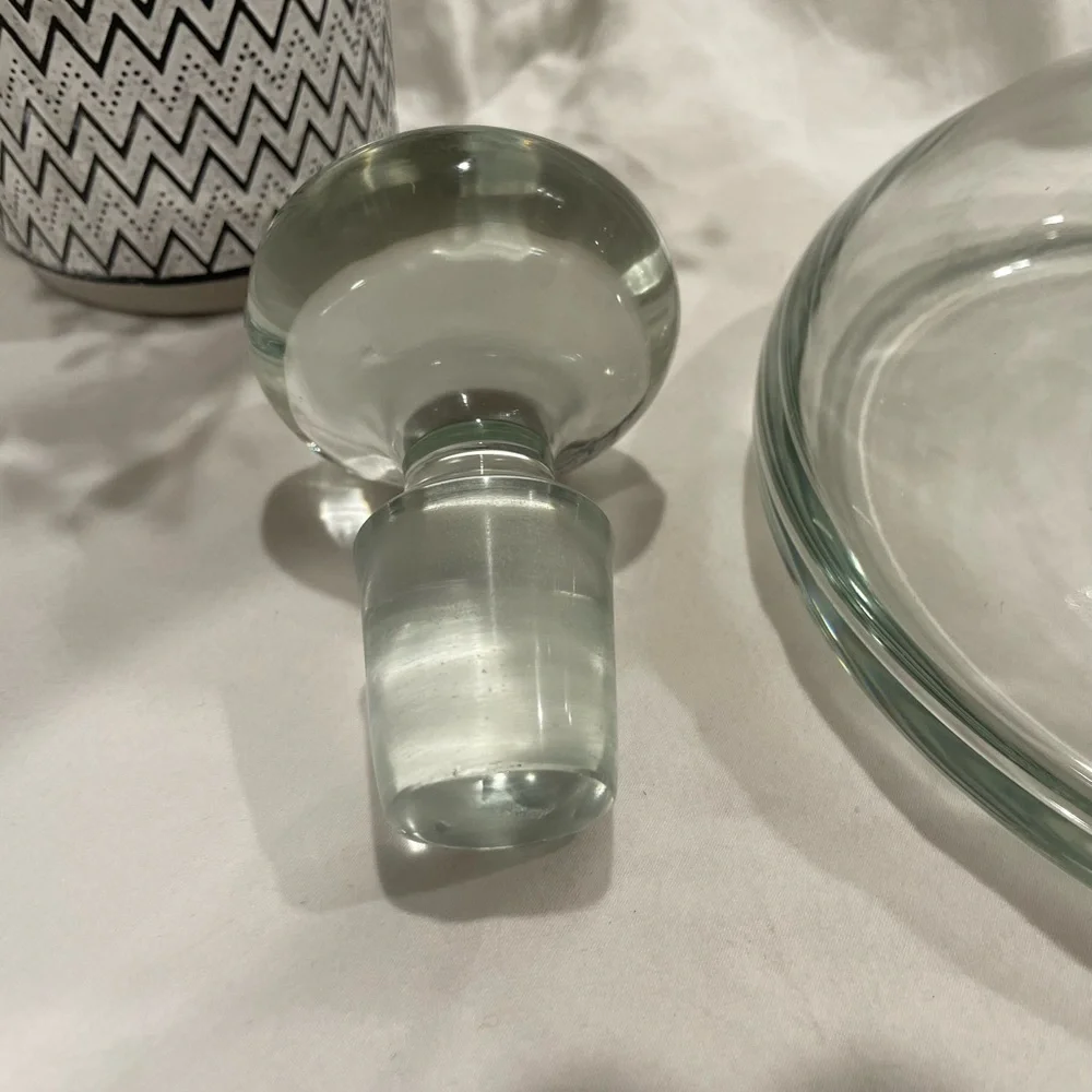 Classic Clear Ships Glass Decanter w Globe Stopper | Chip on Stopper Bottom |GUC